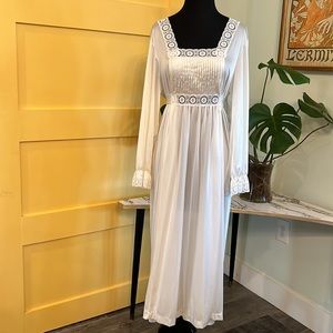 Vintage nightgown sz L -XL. B5